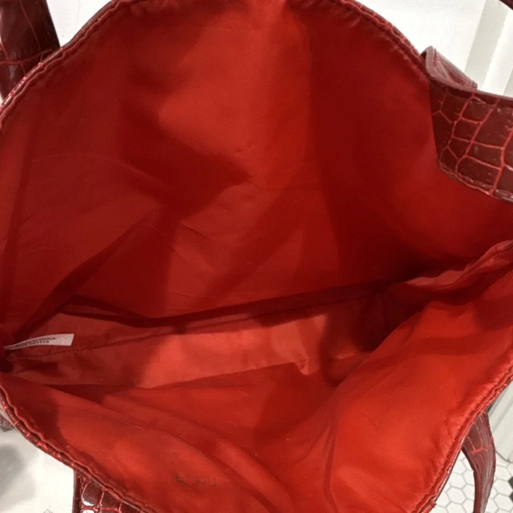 Red Crocodile Embossed Patent Tote Shoulder Bag Silver Hardware Lined Women